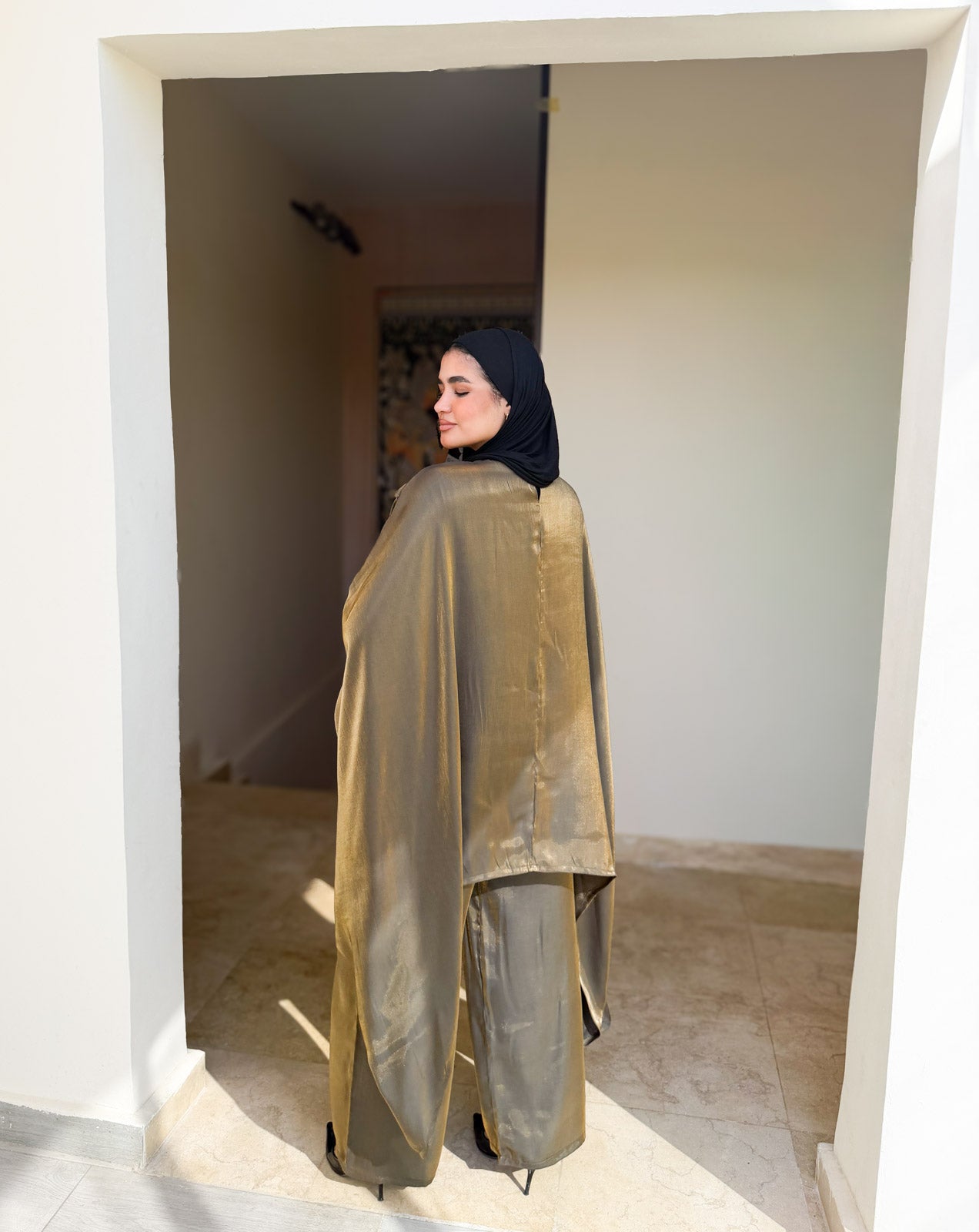 Muhra - dark Olive chameleon